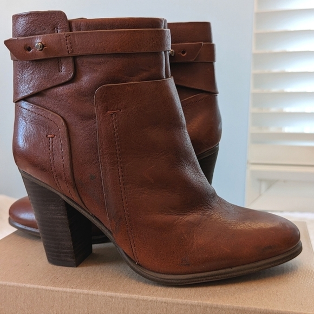 Vince Camuto Heeled Ankle boots‎
